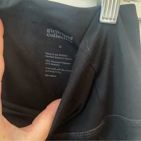 Girlfriend Collective High-Rise Compressive 7/8 Leggings in Black - Picture 7 of 9